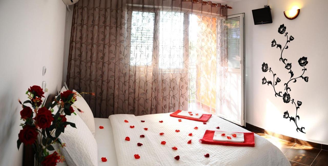 Vila Floarea Etiquette Costinesti Bagian luar foto